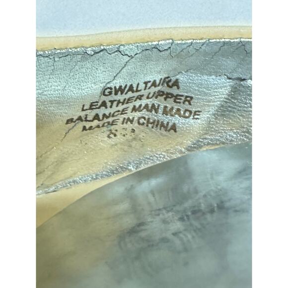 Vintage Y2K Guess by Marciano Cream Patent Leather Quilted Buckle Heeled Mules - Picture 7 of 7